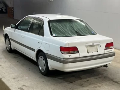 Toyota CARINA  с аукциона в Японии