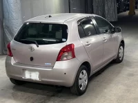 Toyota VITZ лот № 2152 оценка 3.5  с аукциона в Японии 4