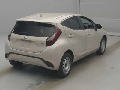 Toyota AQUA  с аукциона в Японии