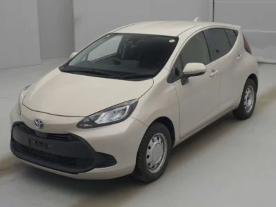 Toyota AQUA  с аукциона в Японии