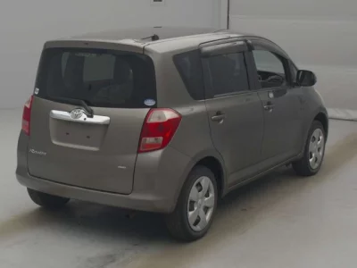 Toyota RACTIS  с аукциона в Японии