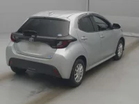 Toyota YARIS лот № 70127 оценка 4  с аукциона в Японии 1