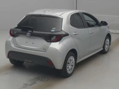 Toyota YARIS  с аукциона в Японии