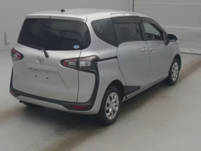 Toyota SIENTA  с аукциона в Японии