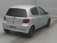 Toyota VITZ лот № 77050 оценка R  с аукциона в Японии 1