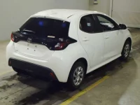 Toyota YARIS лот № 6016 оценка RA  с аукциона в Японии 1