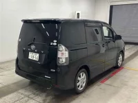 Toyota VOXY лот № 90223 оценка R  с аукциона в Японии 4