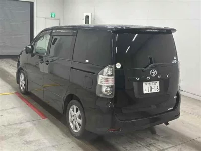 Toyota VOXY  с аукциона в Японии