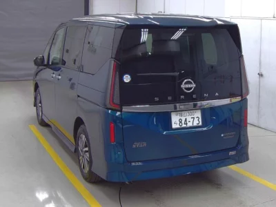 Nissan SERENA  с аукциона в Японии