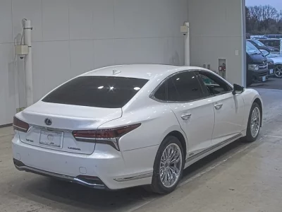 Lexus LS  с аукциона в Японии