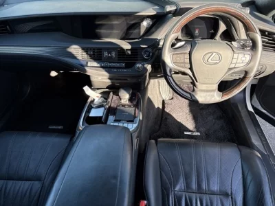 Lexus LS  с аукциона в Японии