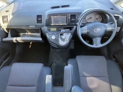 Toyota WISH  с аукциона в Японии