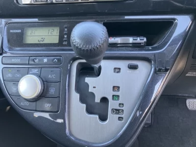 Toyota WISH  с аукциона в Японии