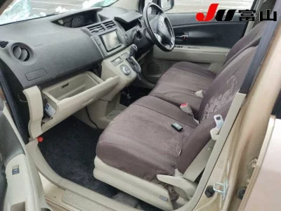 Toyota PASSO SETTE  с аукциона в Японии