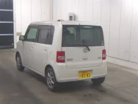 Toyota PIXIS SPACE лот № 1035 оценка 3  с аукциона в Японии 1