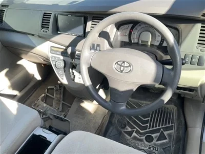 Toyota ISIS