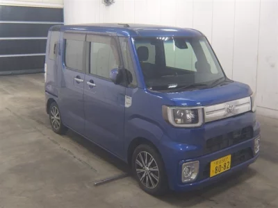 Toyota PIXIS MEGA  с аукциона в Японии