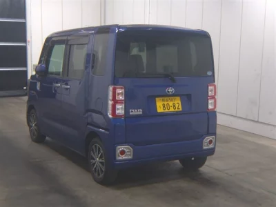 Toyota PIXIS MEGA  с аукциона в Японии