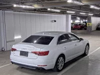 Audi A4 лот № 570 оценка 3.5  с аукциона в Японии 1