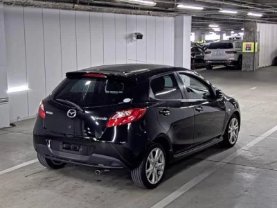 Mazda DEMIO  с аукциона в Японии