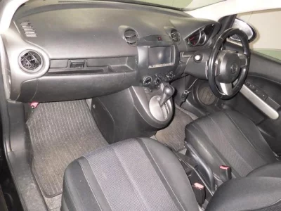 Mazda DEMIO  с аукциона в Японии