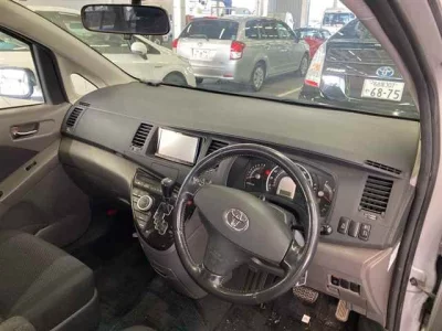 Toyota ISIS