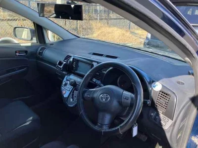 Toyota WISH  с аукциона в Японии