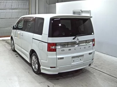 Mitsubishi DELICA D5