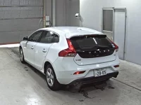 Volvo V40 лот № 2169 оценка 4  с аукциона в Японии 1