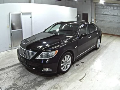 Lexus LS  с аукциона в Японии