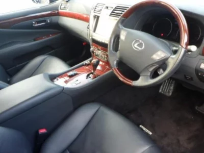 Lexus LS  с аукциона в Японии