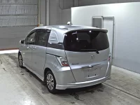 Honda FREED лот № 2208 оценка 4  с аукциона в Японии 1
