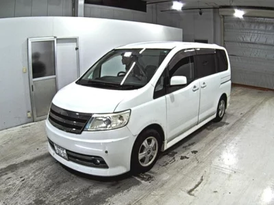 Nissan SERENA  с аукциона в Японии