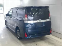 Toyota VOXY лот № 3001 оценка 4.5  с аукциона в Японии 1