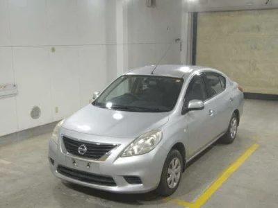 Nissan LATIO  с аукциона в Японии