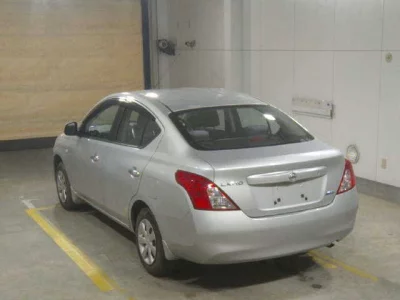 Nissan LATIO  с аукциона в Японии