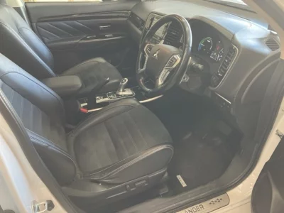 Mitsubishi OUTLANDER PHEV