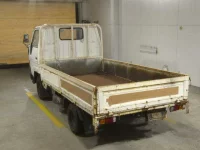 Toyota DYNA лот № 4217 оценка R  с аукциона в Японии 1