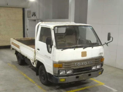 Toyota DYNA  с аукциона в Японии