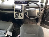 Toyota VOXY лот № 2203 оценка 4  с аукциона в Японии 4