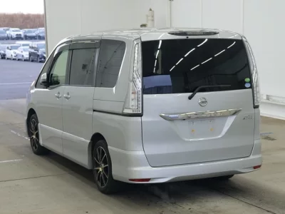 Nissan SERENA  с аукциона в Японии