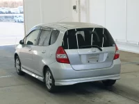 Honda FIT лот № 2047 оценка 3.5  с аукциона в Японии 1