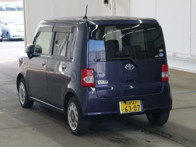 Toyota PIXIS SPACE  с аукциона в Японии