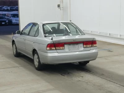 Nissan SUNNY  с аукциона в Японии