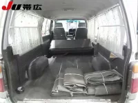 Toyota HIACE VAN лот № 7320 оценка R  с аукциона в Японии 8