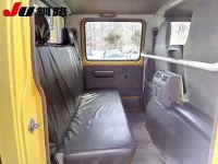 Toyota DYNA лот № 8701 оценка 3  с аукциона в Японии 9