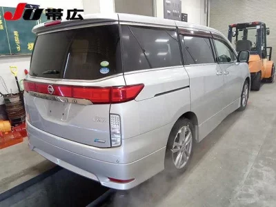 Nissan ELGRAND  с аукциона в Японии