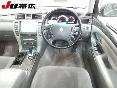 Toyota CROWN  с аукциона в Японии