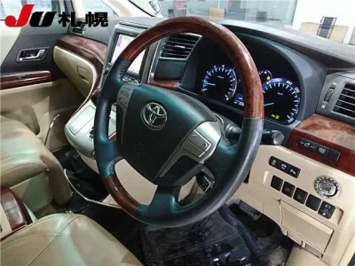 Toyota VELLFIRE  с аукциона в Японии