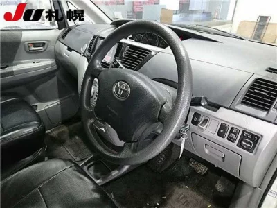Toyota VOXY  с аукциона в Японии
